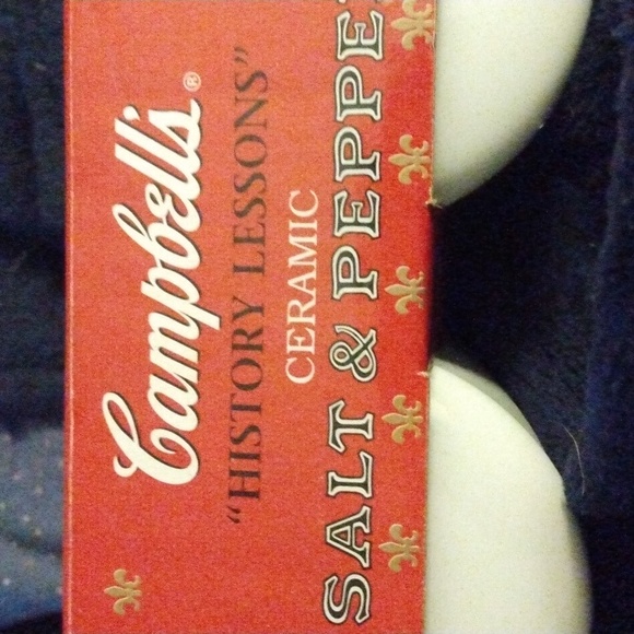 Campbell Soup Kids Ceramic 3 in. Salt & Pepper Set. - Picture 4 of 4